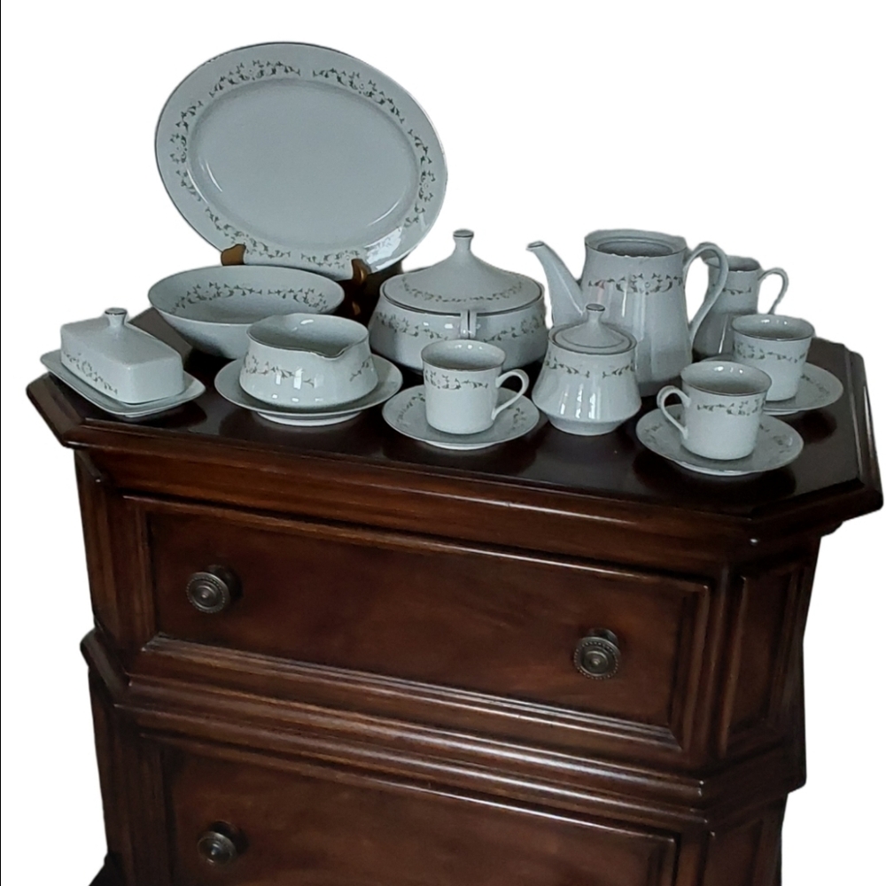 Sheffield Elegance Fine China Hostess Collectio+ Tea Cups (16 PC)